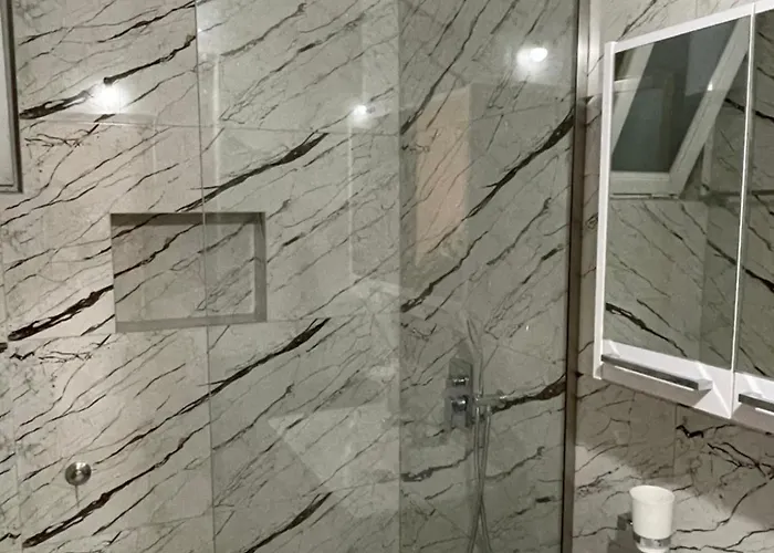 Jonildo's * Golem (Tirana)